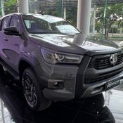 Toyota Hilux REVO-D Rocco รุ่น 60 ปี สีเทา Laminated Grey