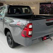 Toyota Hilux REVO-D Z Edition รุ่น 60 ปี สีเทา Laminated Grey