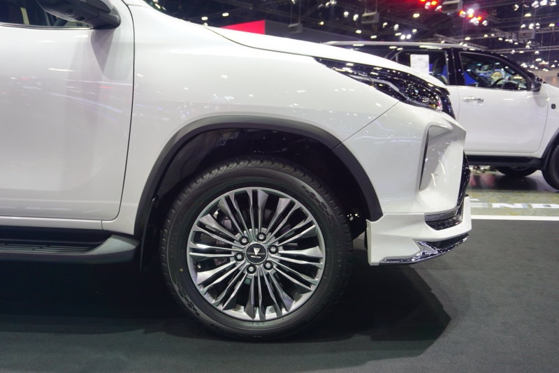 Toyota Fortuner พร้อมชุดแต่ง Modellista