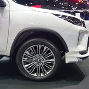 Toyota Fortuner พร้อมชุดแต่ง Modellista