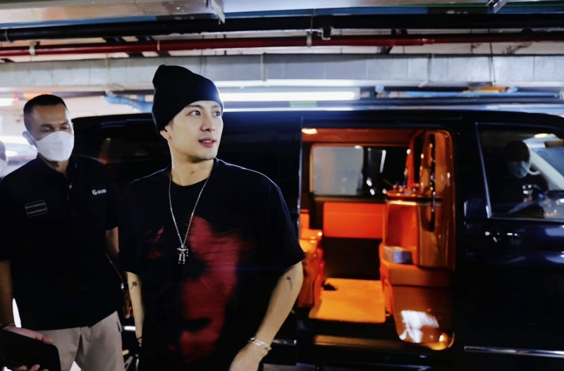 Jackson Wang’s Official Car - Volkswagen Thaiyarnyon Caravelle Comfortline