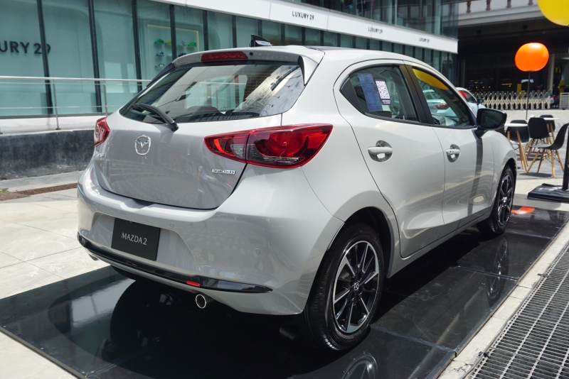 ภาพคันจริง Mazda2 2024 รุ่นมาตรฐาน Sport Design และ New Wave Design