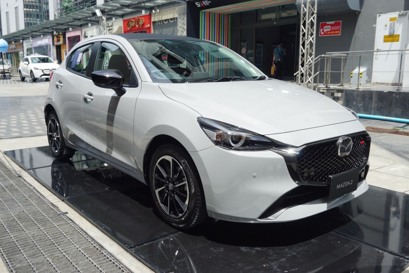 ภาพคันจริง Mazda2 2024 รุ่นมาตรฐาน Sport Design และ New Wave Design