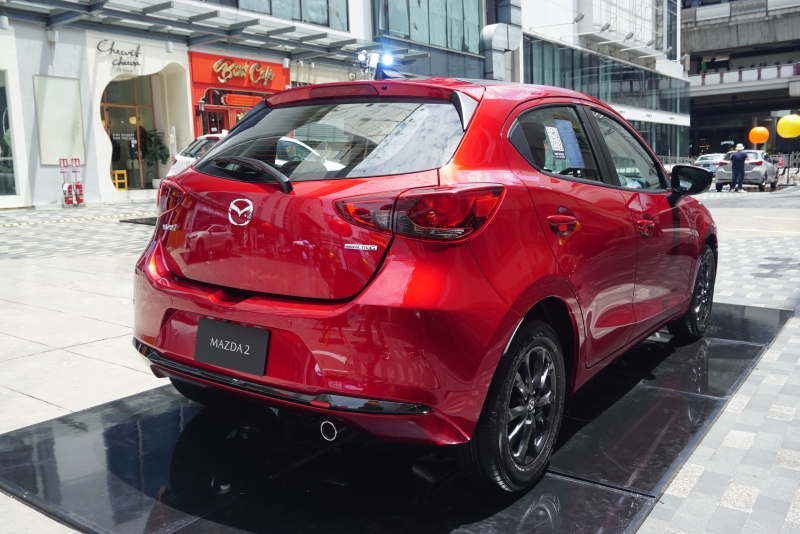 ภาพคันจริง Mazda2 2024 รุ่นมาตรฐาน Sport Design และ New Wave Design