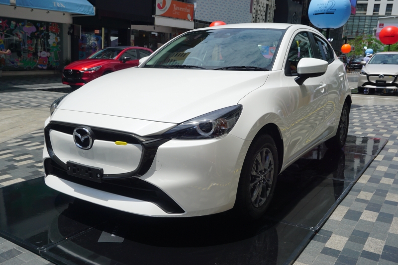 ภาพคันจริง Mazda2 2024 รุ่นมาตรฐาน Sport Design และ New Wave Design