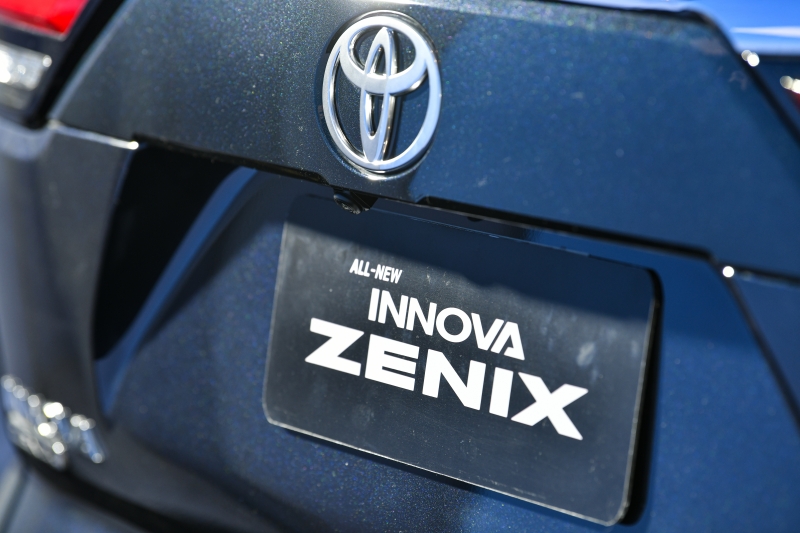 Toyota Innova ZENIX 2024