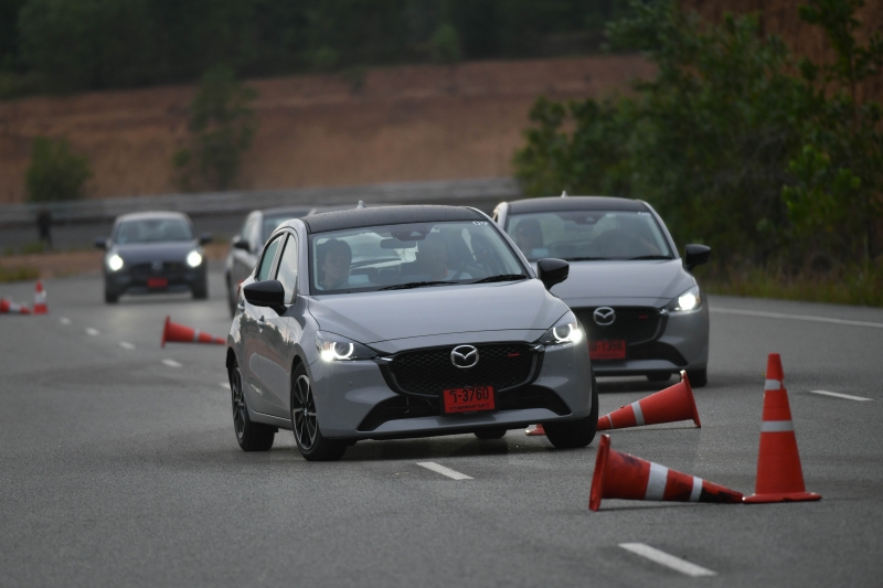 Mazda2 2024