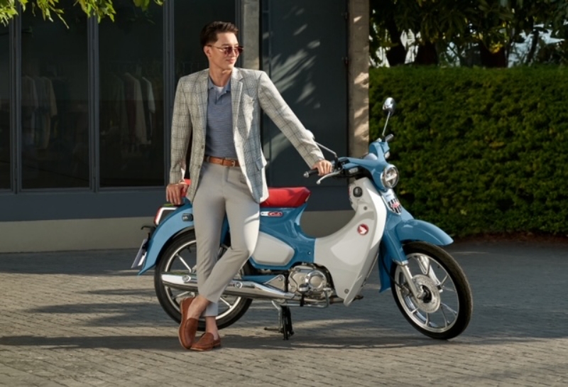 Honda C125 สีน้ำเงิน Prestige Classy Blue