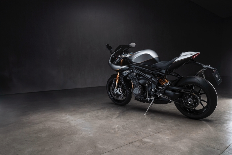 Triumph Speed Triple 1200 RR Breitling