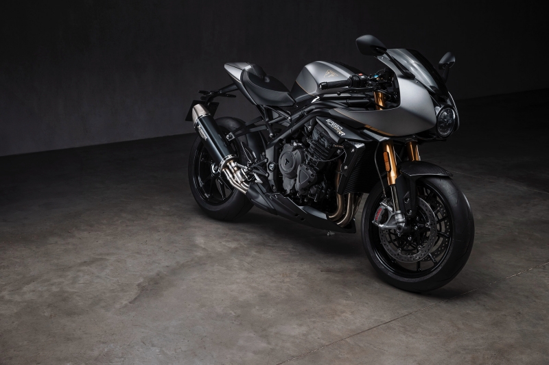 Triumph Speed Triple 1200 RR Breitling