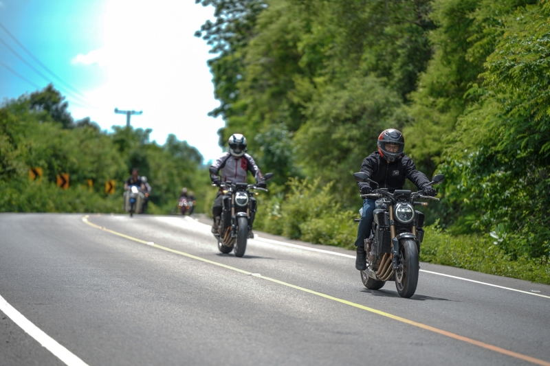 ฮอนด้าบิ๊กไบค์จัดทริป “The First Exclusive Trip & Track” ทดสอบ Honda E-Clutch