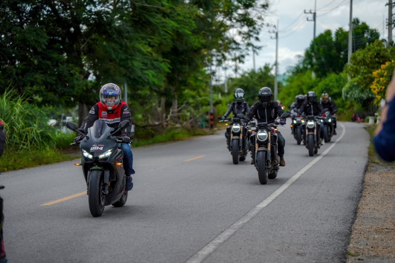 ฮอนด้าบิ๊กไบค์จัดทริป “The First Exclusive Trip & Track” ทดสอบ Honda E-Clutch