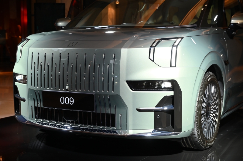 ZEEKR 009 รุ่น Premium AWD (7-Seater)