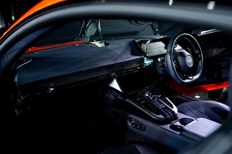 Aston Martin VANTAGE 2025