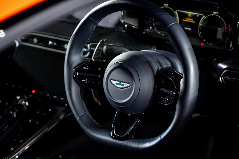 Aston Martin VANTAGE 2025