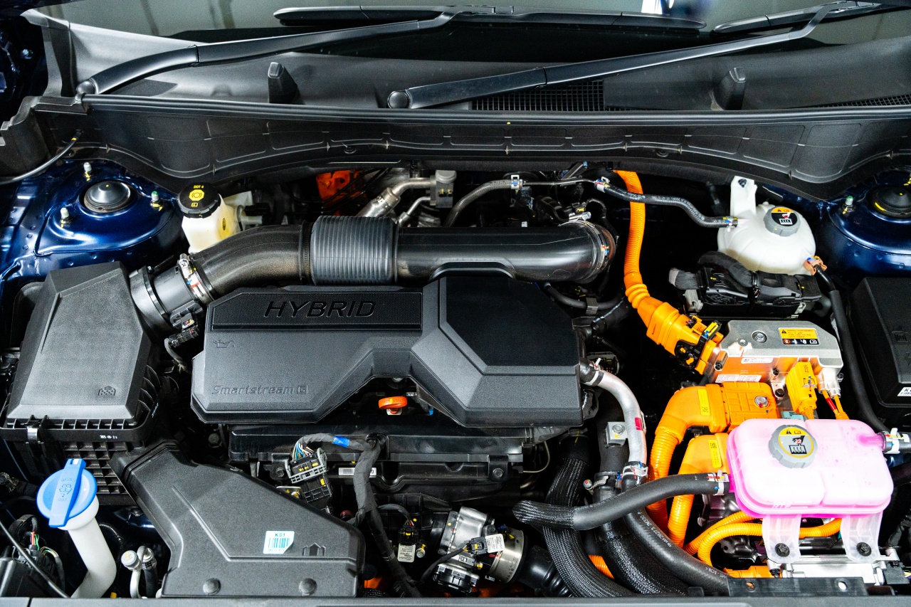 Hyundai Santa Fe Hybrid With HTRAC AWD