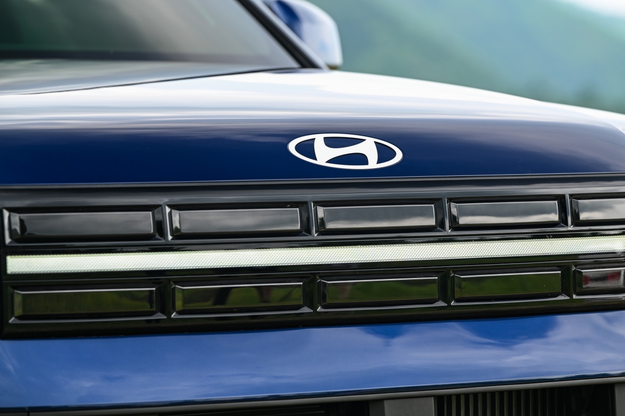 Hyundai Santa Fe Hybrid With HTRAC AWD