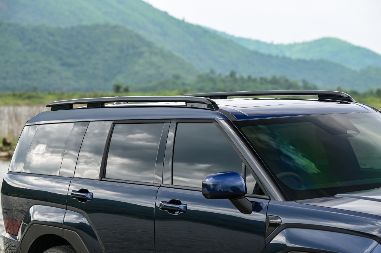 Hyundai Santa Fe Hybrid With HTRAC AWD