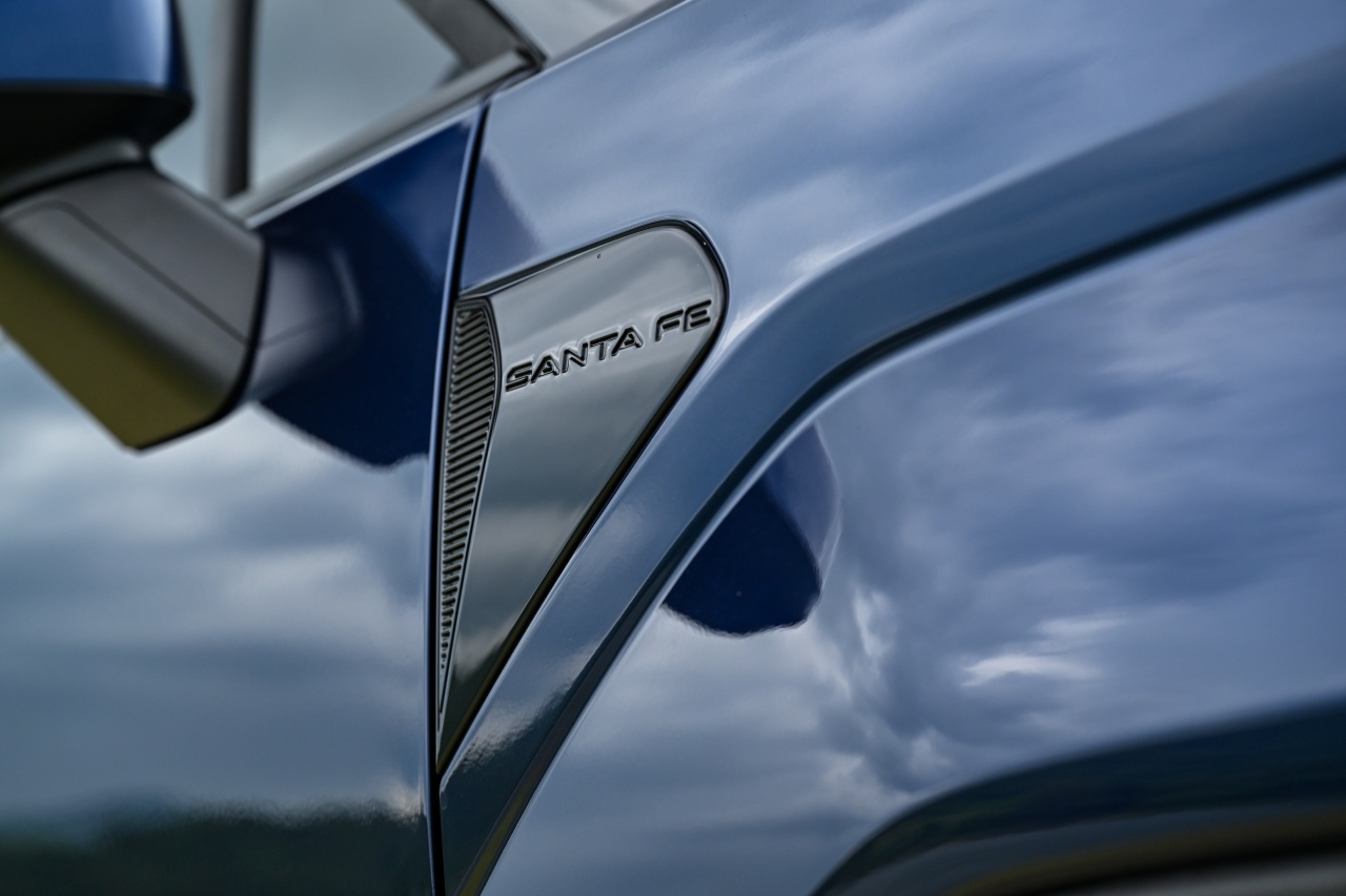 Hyundai Santa Fe Hybrid With HTRAC AWD
