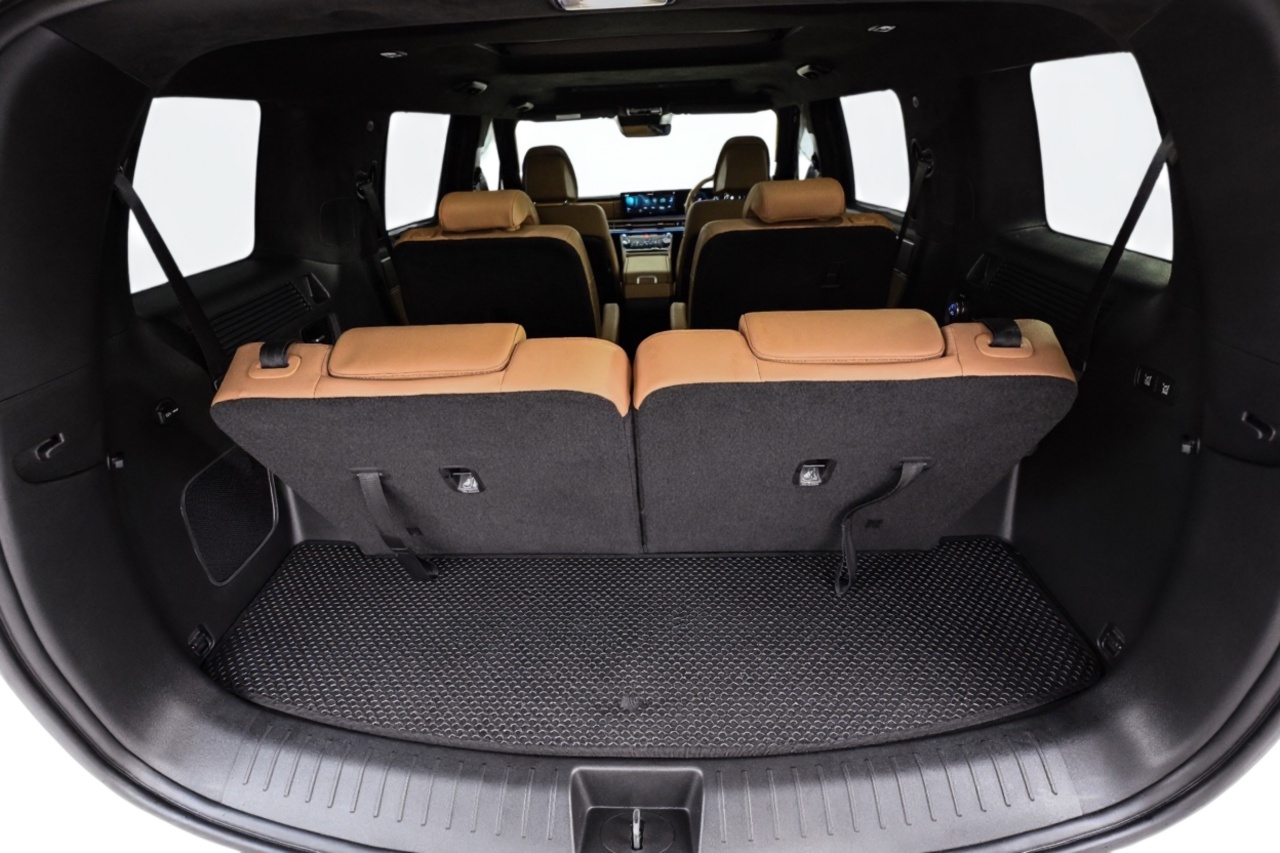 Hyundai Santa Fe Hybrid With HTRAC AWD