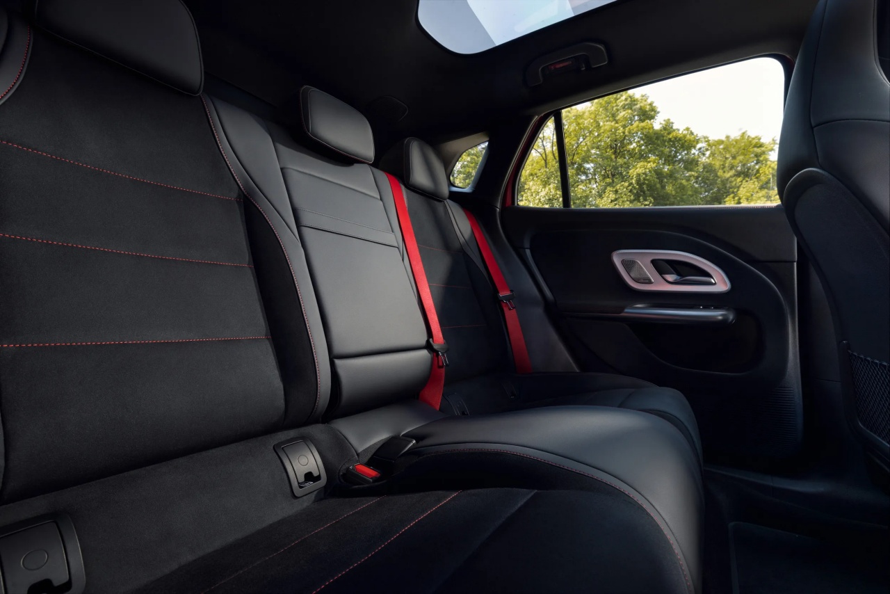 Mercedes-Benz GLA ใหม่ 