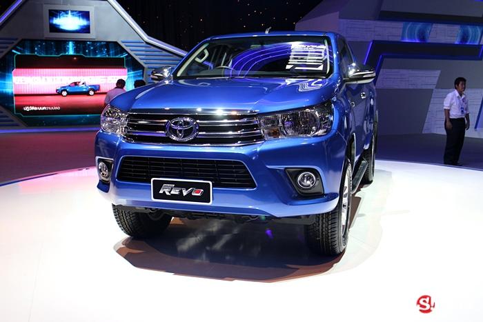 โตโยต้า รีโว 2015