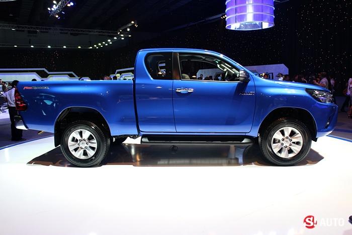 โตโยต้า รีโว 2015