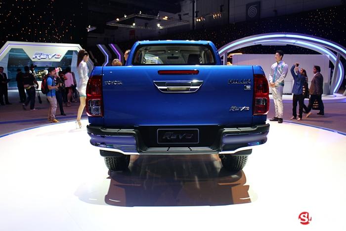 โตโยต้า รีโว 2015