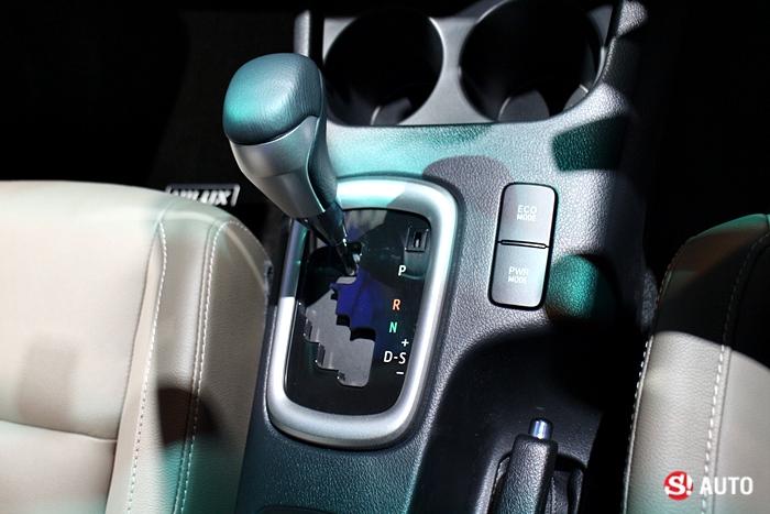 โตโยต้า รีโว 2015