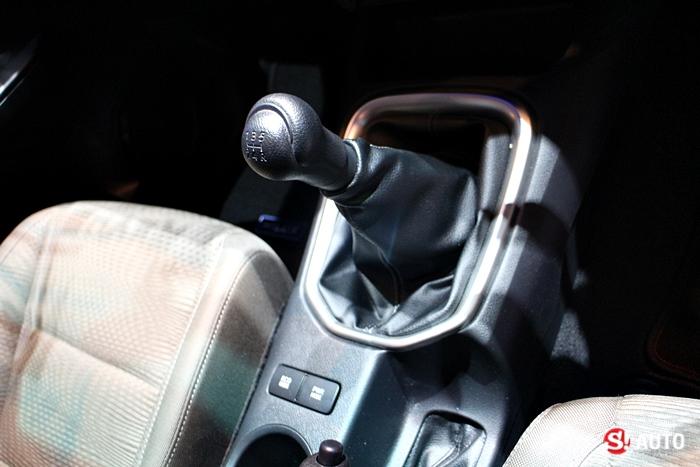 โตโยต้า รีโว 2015