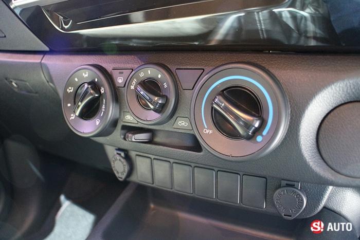 โตโยต้า รีโว 2015