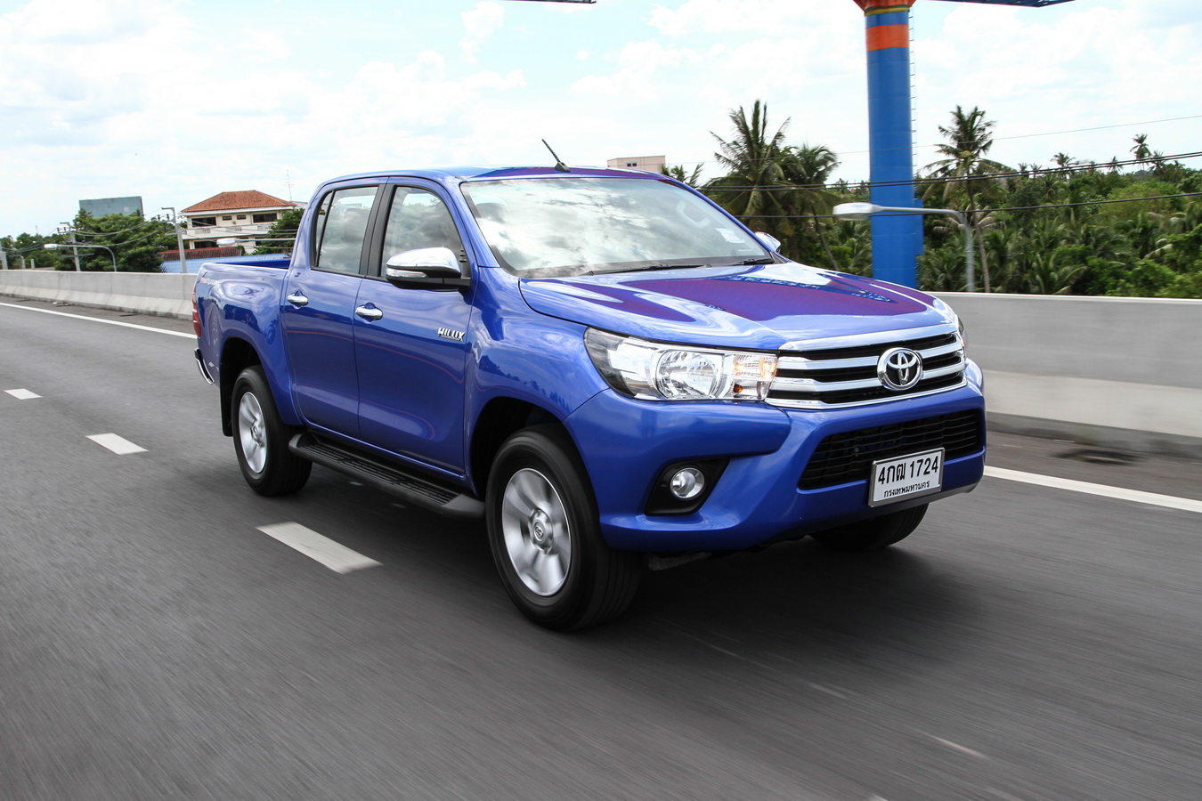 test group TOYOTA HILUX REVO 02