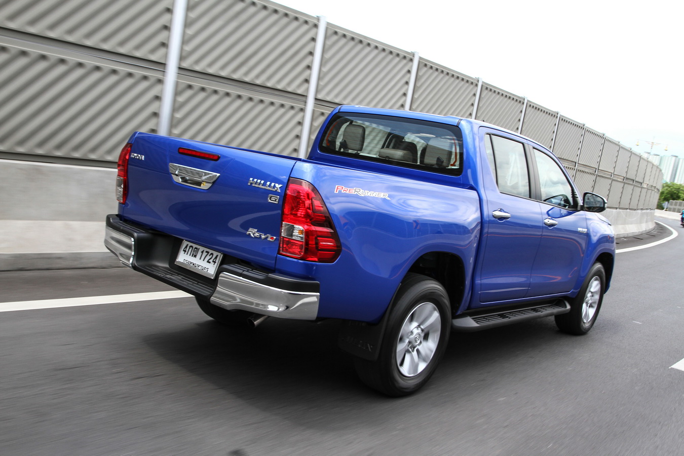 test group TOYOTA HILUX REVO 03