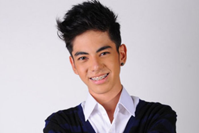 หนักแน่น นรินทร์โชติ ส่วนหนึ่งของ Socilaista by Nokia C3