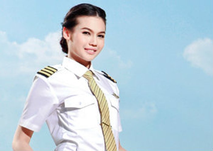 น้ำตาล-กนกกาญจน์ จากพริตตี้ไฮคลาส สู่นักบินสาวสุดเท่