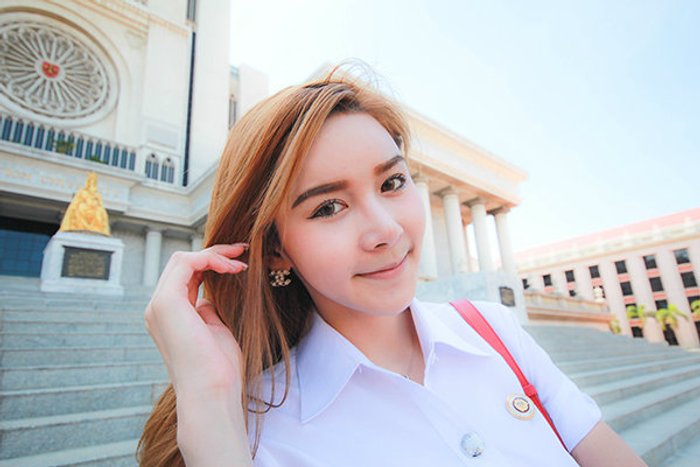 ตามติดชีวิต ! ฝน มาริสา CEO สาวใสในวัยเรียน