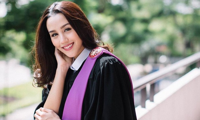 มีเซอร์ไพรส์ "ลิลลี่ ภัณฑิลา" บัณฑิตป้ายแดงวารสารศาสตร์ ม.ธรรมศาสตร์