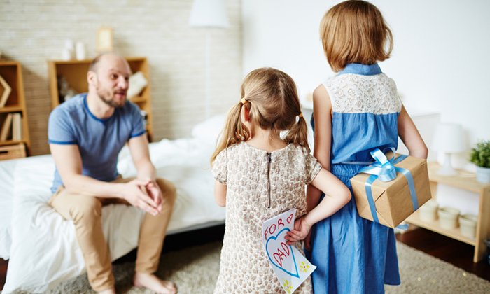 "ซื้ออะไรให้พ่อดี" 6 ของขวัญล้ำค่า สร้างความประทับใจในวันพ่อ