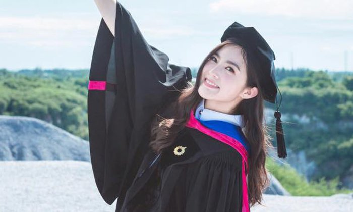 ย้อนประวัติสาวน้อยแสนสดใส "มายด์ ลภัสลัล" พร้อมชุดรับปริญญาสุดน่ารัก