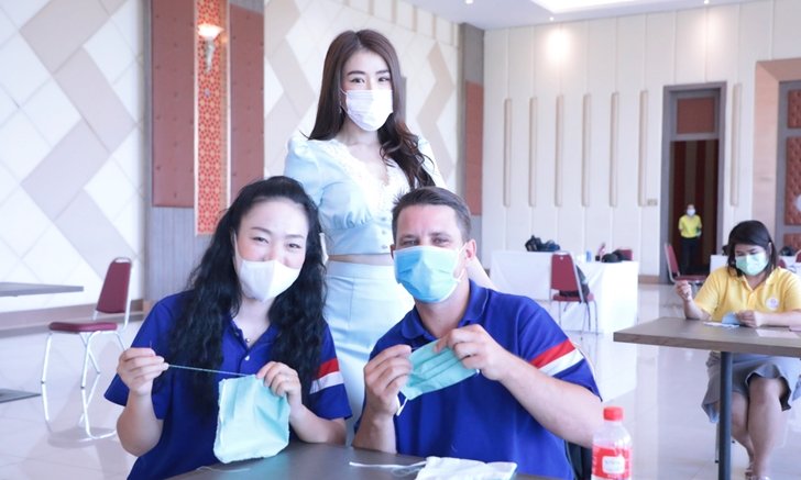 ‘สาธิตกรุงเทพธนฯ-ม.กรุงเทพธนฯ-กพร.’ ร่วมผลิตหน้ากากผ้า-เจลล้างมือ แจก ปชช.
