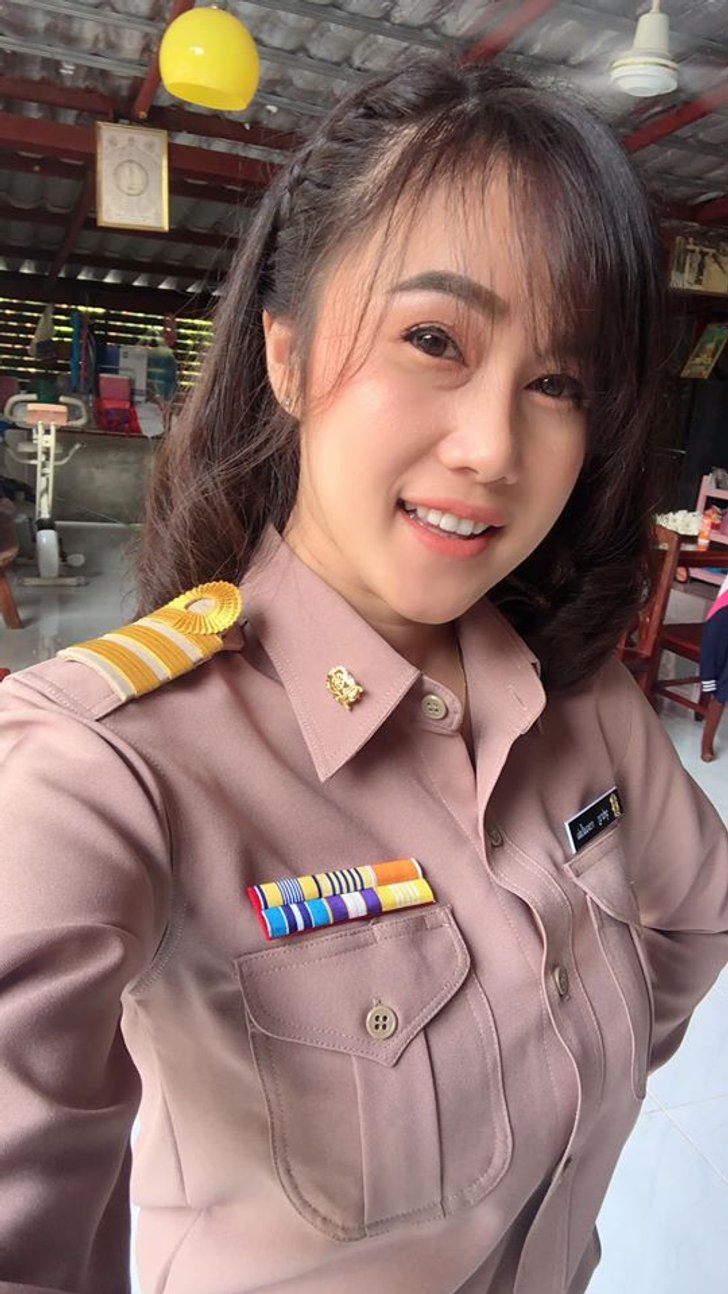 รูปคุณครู คุณครูลูกตาล" คุณครูสุดน่ารักที่เด็กนักเรียนเทใจให้จาก โรงเรียนบ้านกุดกะเสียน