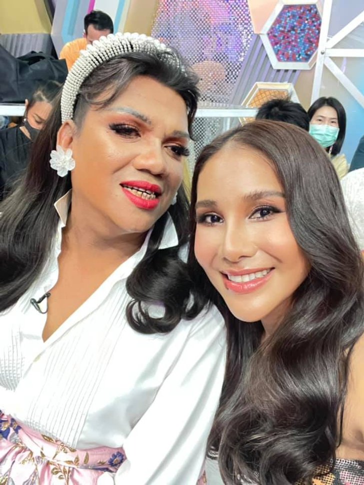 ประวัติ "อีทิพย์ เมญ่า ลินดา" พระสหายคนสนิทและช่างผม พระมหาเทวีเจ้า
