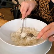 ใช้ส้อมกินข้าว
