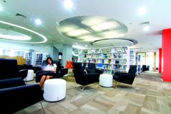 ห้องสมุดดีไซน์ล้ำ แนว -Edutainment แห่ง มหาวิทยาลัยศรีปทุม