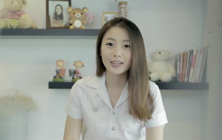 แชร์สนั่น! น้องคนสวย ช่วยคนตาบอด