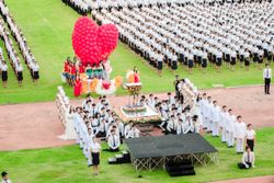 สจล. เทิดไท้พระบิดาแห่งวิทยาศาสตร์ไทย จัดพิธีมอบเนกไท และเข็มพระมหามงกุฎ ประจำปีการศึกษา 2558