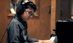ตะลึง! เจ้าหนูวัย 12 นักเปียโนอินโดติดชิงรางวัลแกรมมี่ 2016 ลุ้นทำลายสถิติ