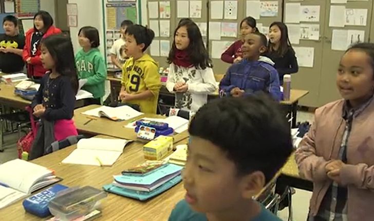 โรงเรียนรัฐบาลในแคลิฟอร์เนียจะเริ่มโครงการสอน 'ภาษาต่างประเทศ' ให้นักเรียน