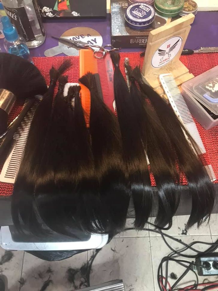 55698579_2524965067530893_764