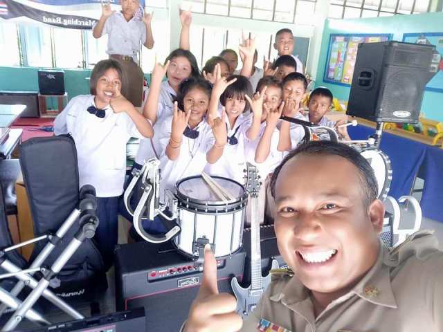 34398089_2079931822221260_597